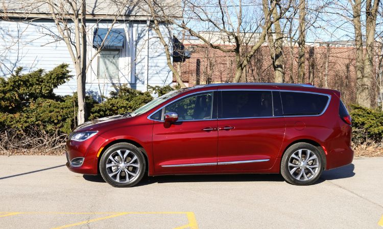 How Much Does a Chrysler Minivan Weigh?