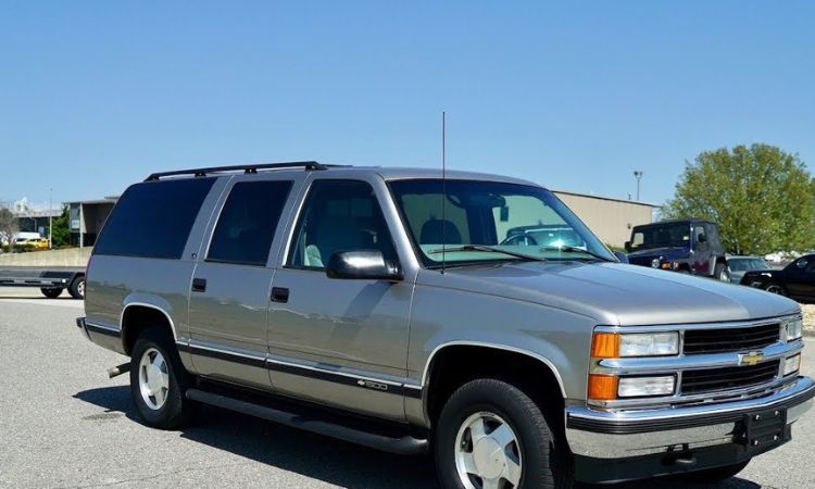 How Much Does a 1999 Chevy Suburban Weigh?